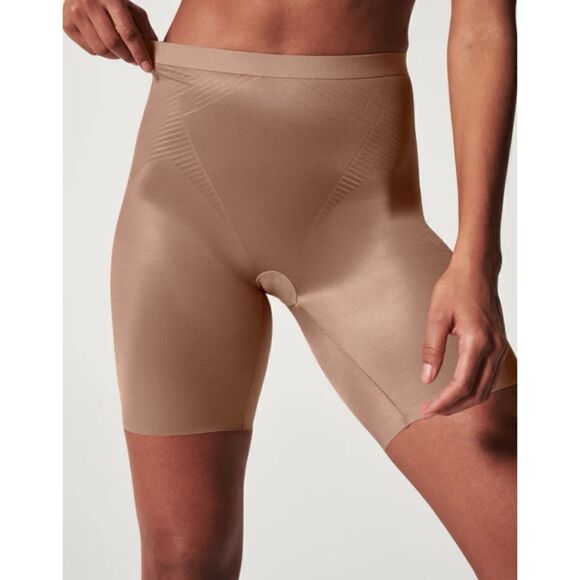 Spanx ULTRA-THIN AND BREATHABLE SUPPORT
Invisible Shaping Mid-Thigh Short Sz M - Picture 1 of 10